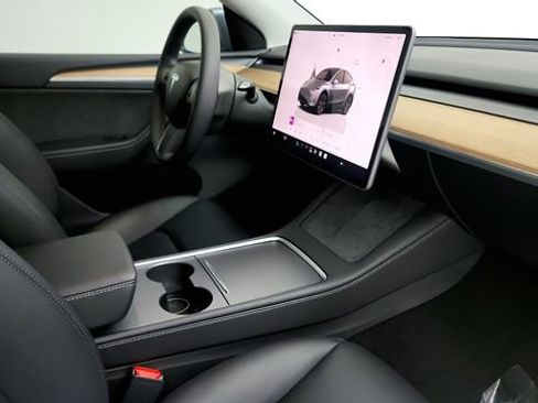 Used 2025 Tesla Model Y Long Range RWD image 33
