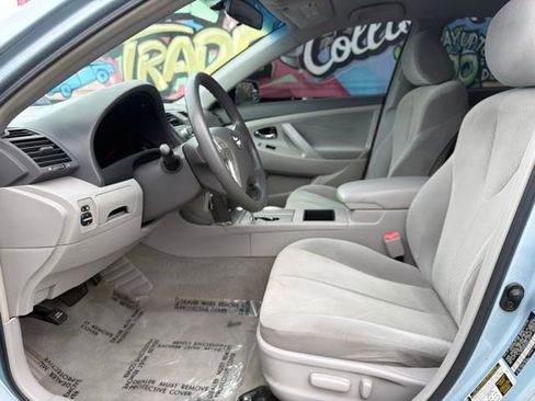 Used 2009 Toyota Camry LE FWD image 13