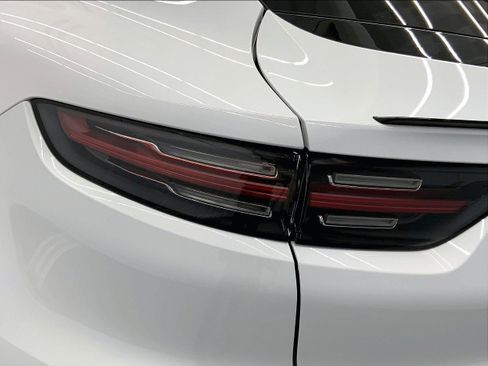 Used 2022 Porsche Cayenne Coupe image 29