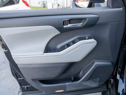 New 2026 Toyota Highlander XLE image 14