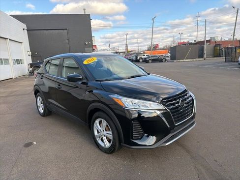 Used 2021 Nissan Kicks S image 1