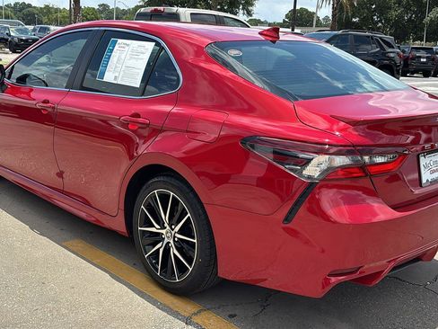 Used 2024 Toyota Camry SE FWD image 5