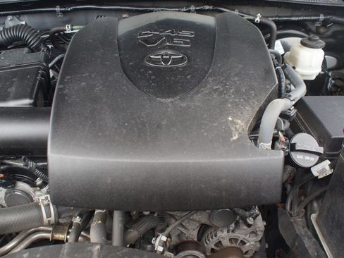 Used 2020 Toyota Tacoma SR5 RWD image 27