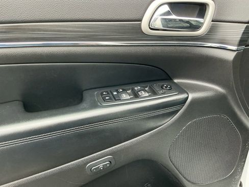 Used 2020 Jeep Grand Cherokee Limited image 16