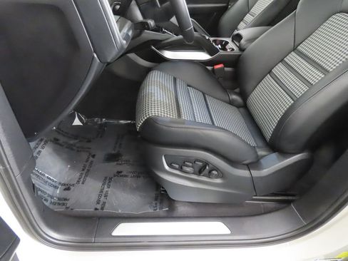 Certified 2026 Porsche Cayenne GTS AWD/4WD image 40