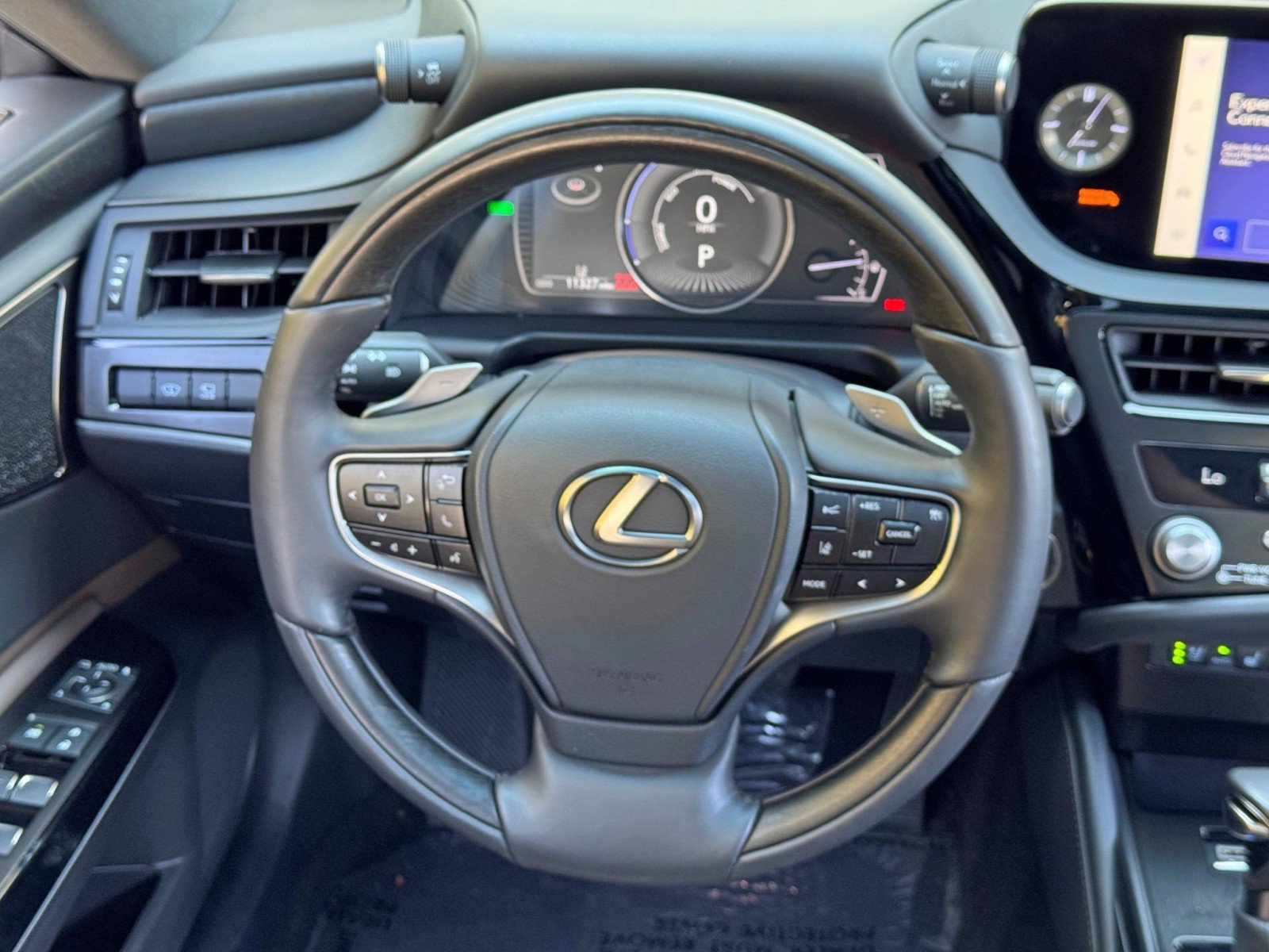 Used 2024 Lexus ES 300h Ultra Luxury w/ Accessory Package (Z2) FWD image 21