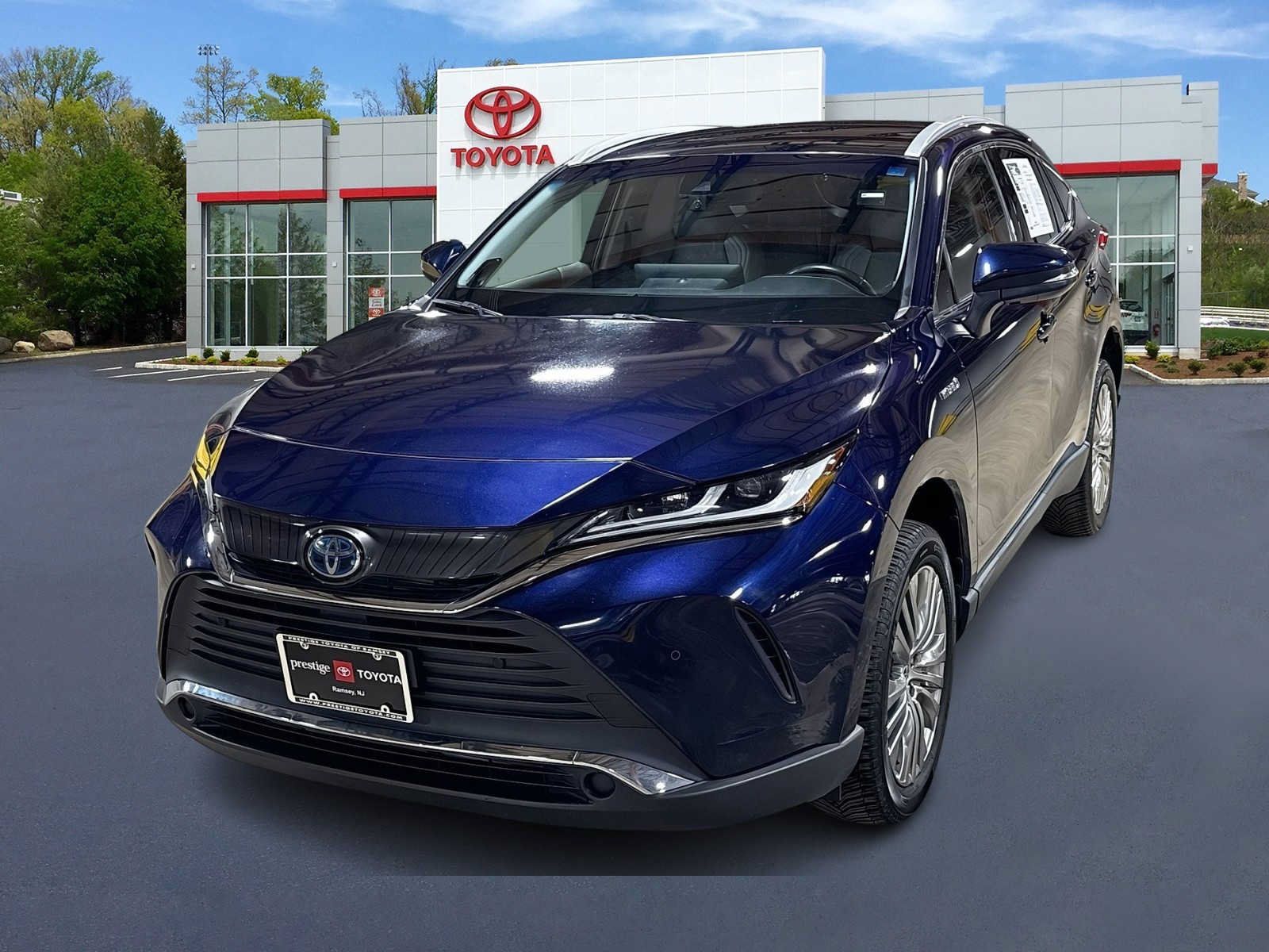 Used 2021 Toyota Venza XLE w/ Softex Package AWD/4WD image 1