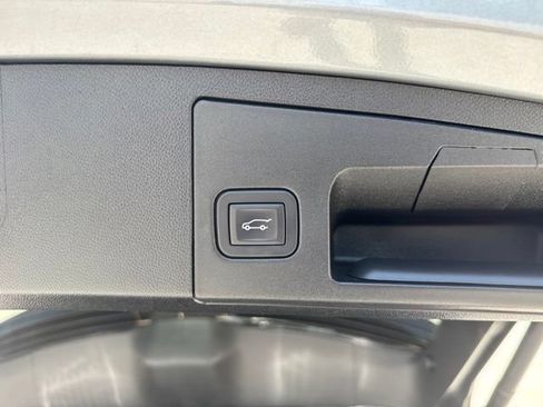 Used 2025 Cadillac XT4 Premium Luxury FWD image 24