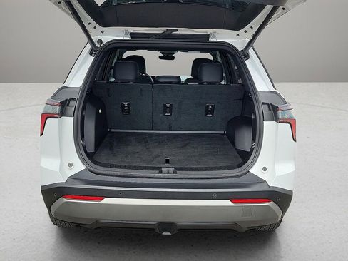 Used 2025 Chevrolet Equinox LT w/ Convenience Package II image 8