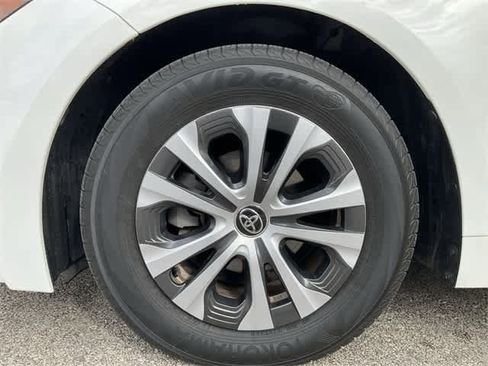 Used 2022 Toyota Corolla LE image 12