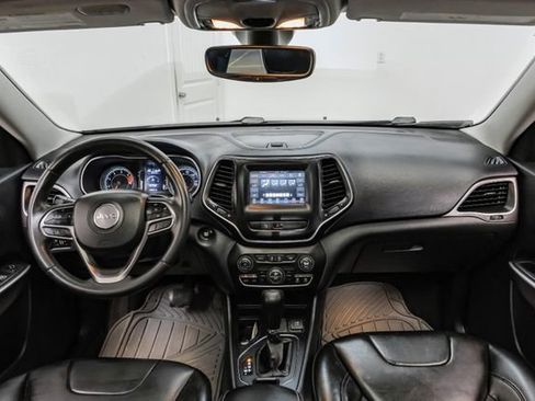 Used 2020 Jeep Cherokee Latitude Plus w/ Comfort/Convenience Group image 15