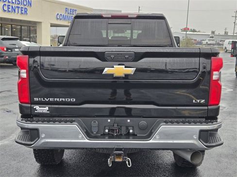 Used 2022 Chevrolet Silverado 2500 LTZ w/ LTZ Convenience Package image 4