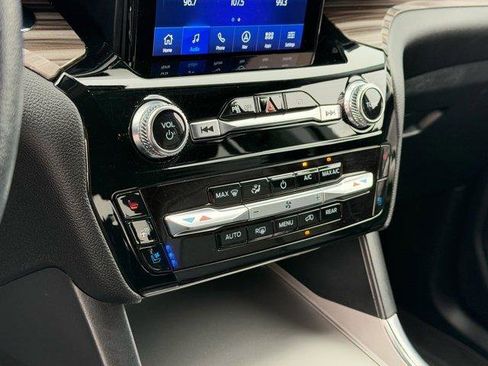 Used 2023 Ford Explorer Limited w/ Limited Technology Package image 26