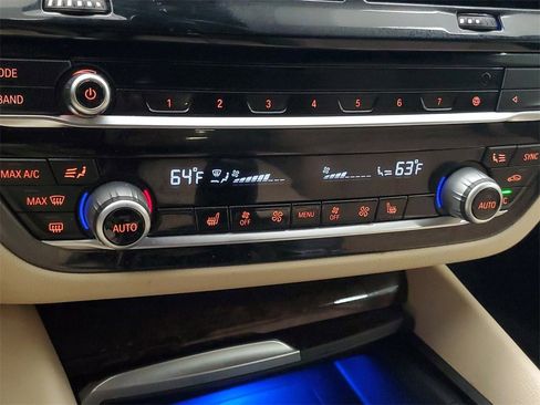 Used 2020 BMW 530i xDrive w/ Premium Package image 22