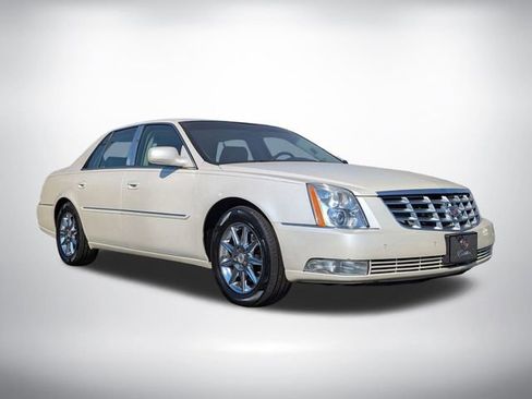 Used 2011 Cadillac DTS Luxury image 2