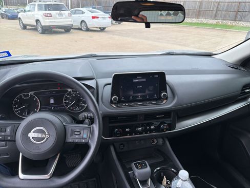 Used 2024 Nissan Rogue SV FWD image 10