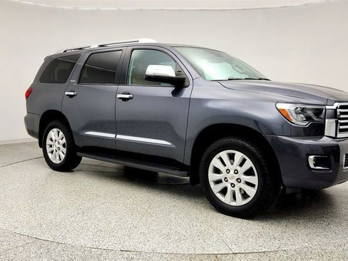 Used 2020 Toyota Sequoia Platinum RWD image 3