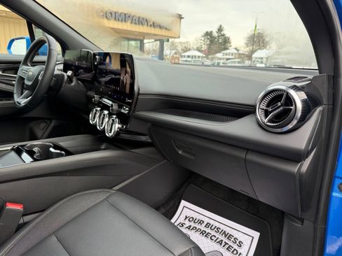 Used 2024 Chevrolet Blazer EV LT image 12