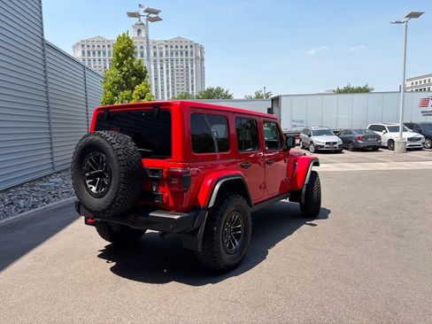 Used 2025 Jeep Wrangler Unlimited Rubicon AWD/4WD image 6
