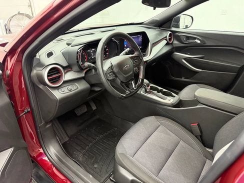 Used 2024 Chevrolet Trax RS FWD image 18