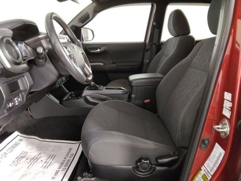 Used 2018 Toyota Tacoma TRD Sport image 25