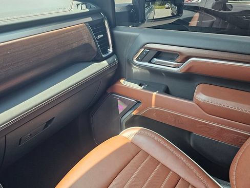 Used 2025 GMC Sierra 2500 Denali Ultimate w/ Max Trailering Package AWD/4WD image 12