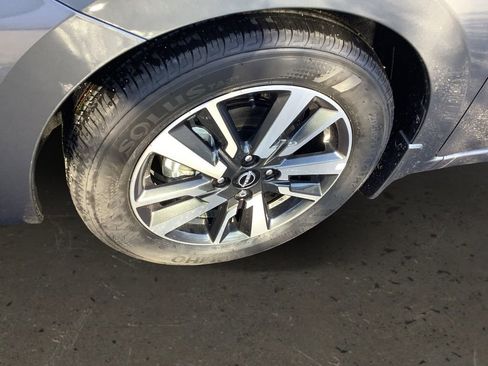 Used 2025 Nissan Versa SV w/ Trunk Package image 10