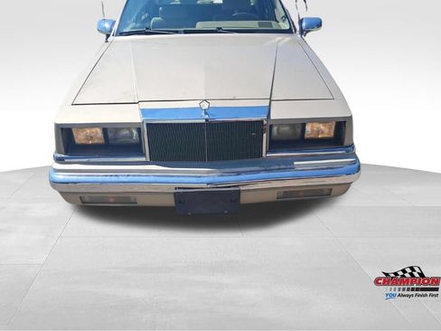 Used 1989 Chrysler New Yorker FWD image 17