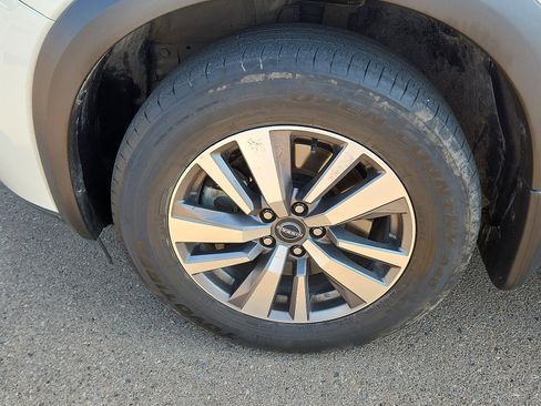 Used 2022 Nissan Pathfinder SL image 7