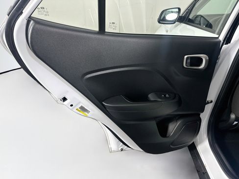 Used 2025 Hyundai Venue SEL FWD image 28