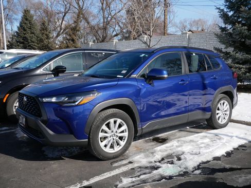 Certified 2022 Toyota Corolla Cross LE image 3