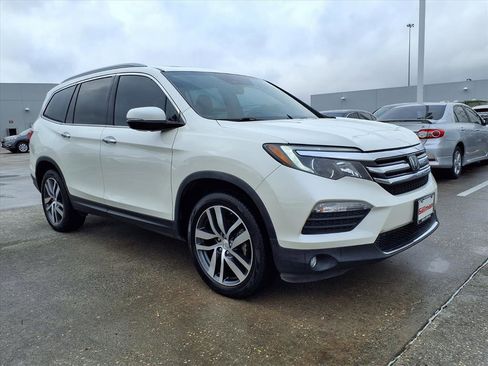 Certified 2017 Honda Pilot Elite image 2