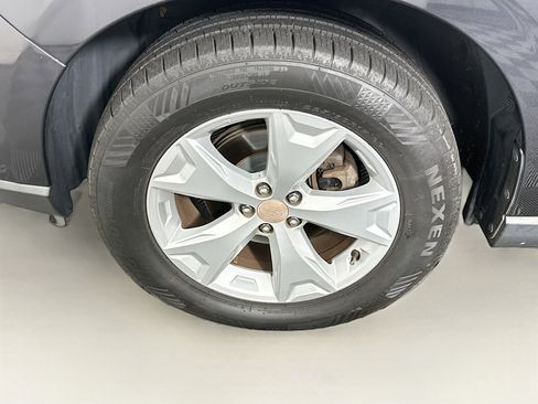 Used 2016 Subaru Forester 2.5i Premium image 11