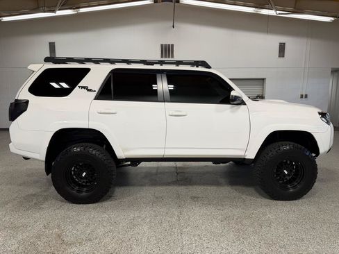 Used 2019 Toyota 4Runner TRD Off-Road AWD/4WD image 5