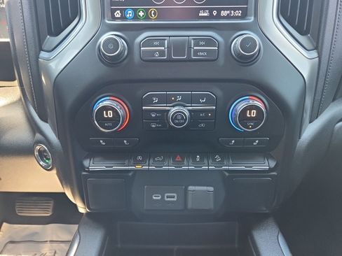 Used 2019 Chevrolet Silverado 1500 LT Trail Boss AWD/4WD image 25