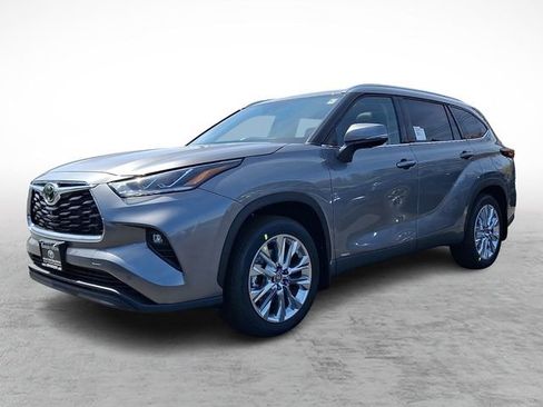 New 2026 Toyota Highlander Limited AWD/4WD image 2