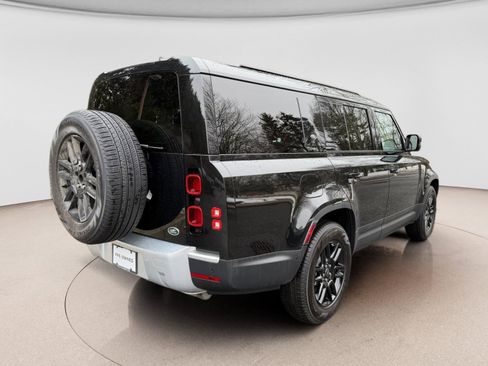 Used 2023 Land Rover Defender 130 SE image 5