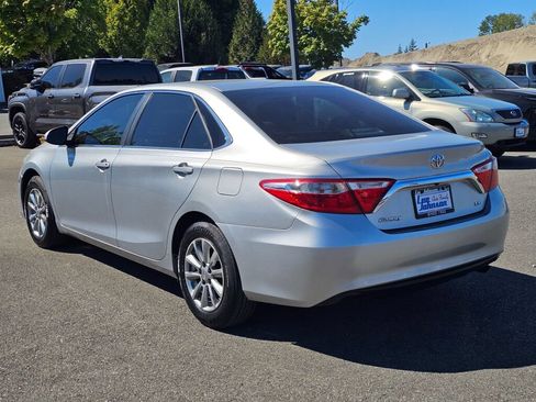 Used 2015 Toyota Camry LE FWD image 7