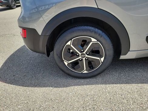 Used 2025 Kia Niro LX image 7