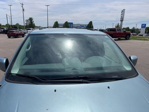 Used 2010 Chrysler Town & Country Touring FWD image 18