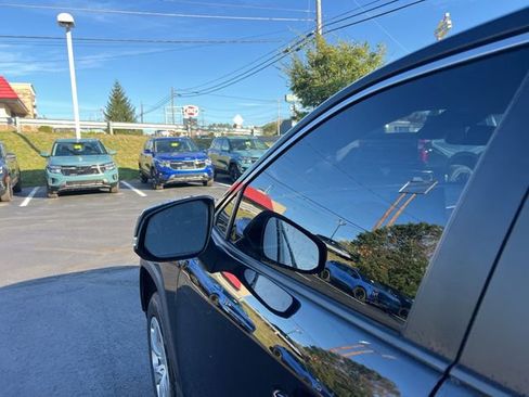 Used 2022 Toyota RAV4 LE image 22