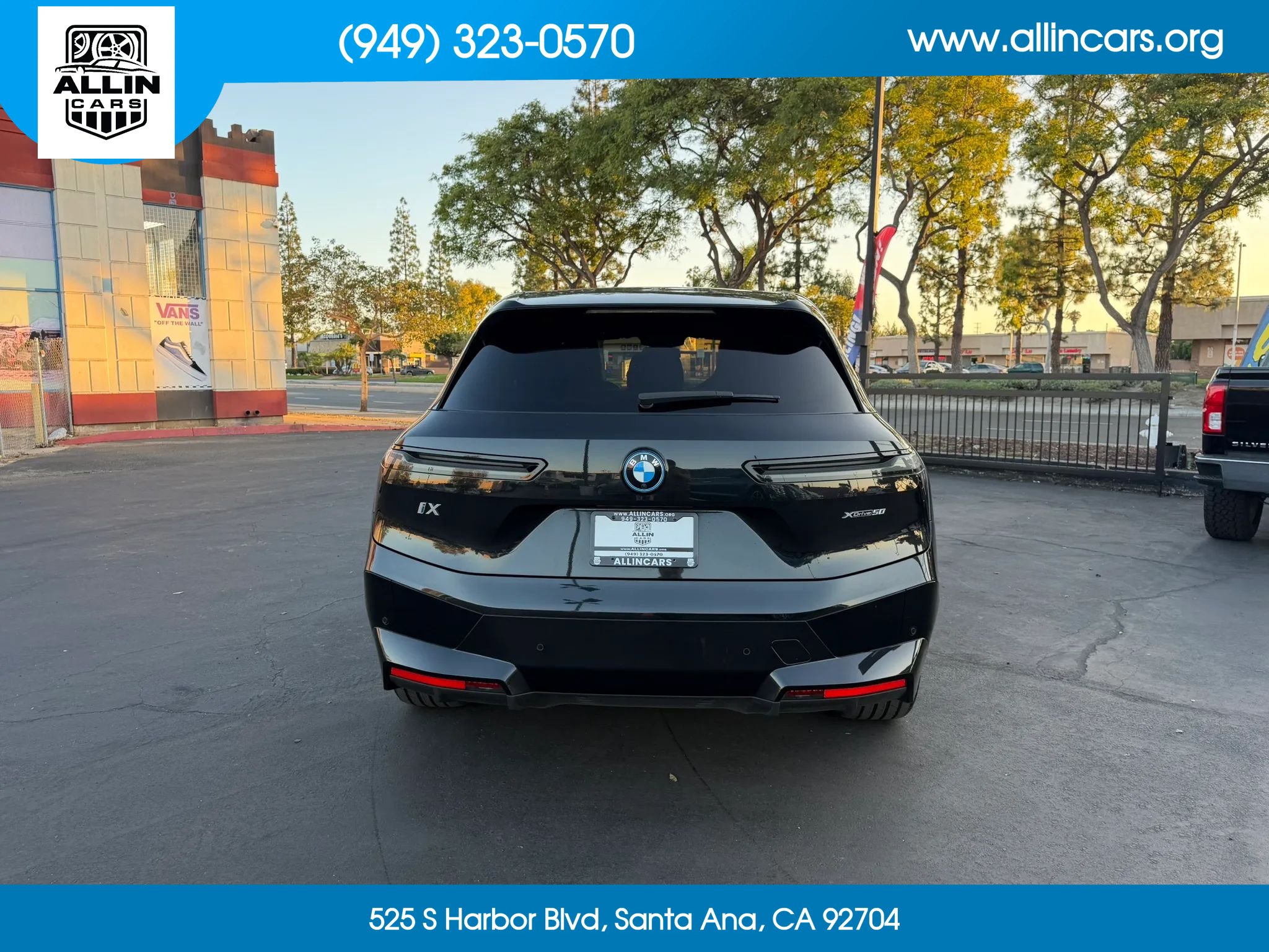 Used 2024 BMW iX xDrive50 w/ Premium Package AWD/4WD image 5