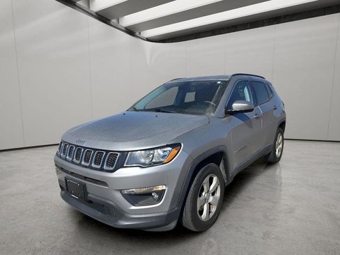 Used 2019 Jeep Compass Latitude image 1