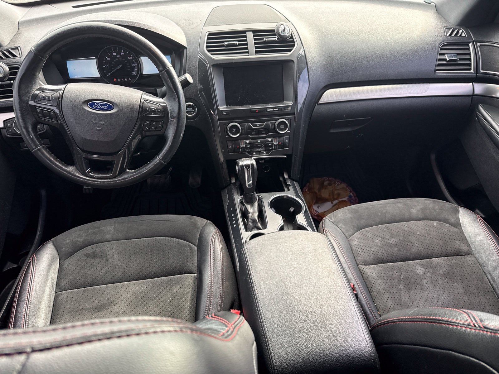Used 2018 Ford Explorer XLT w/ Equipment Group 202A FWD image 11
