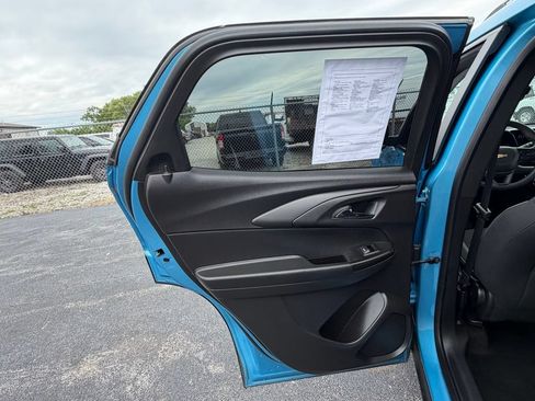 Used 2025 Chevrolet TrailBlazer LT AWD/4WD image 19