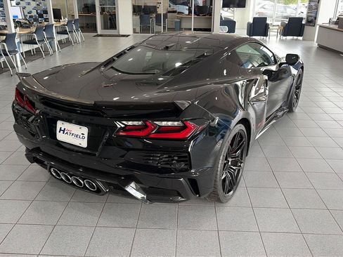 Used 2025 Chevrolet Corvette Z06 RWD image 4