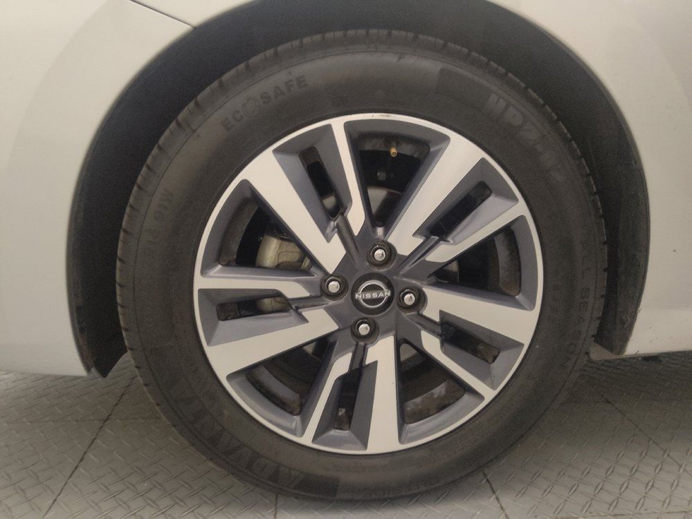 Used 2024 Nissan Versa SV FWD image 31