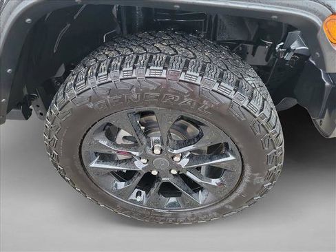 Used 2025 Jeep Gladiator Sport image 10