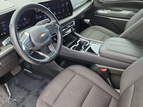 Used 2024 Chevrolet Traverse LT FWD image 8