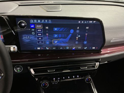 New 2026 Chevrolet Traverse Z71 w/ Enhanced Driving Package image 29